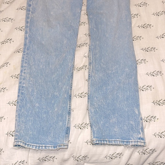 Abercrombie & Fitch • Curve Love 90s Straight Ultra High Rise Jeans Light Marble - Picture 10 of 13